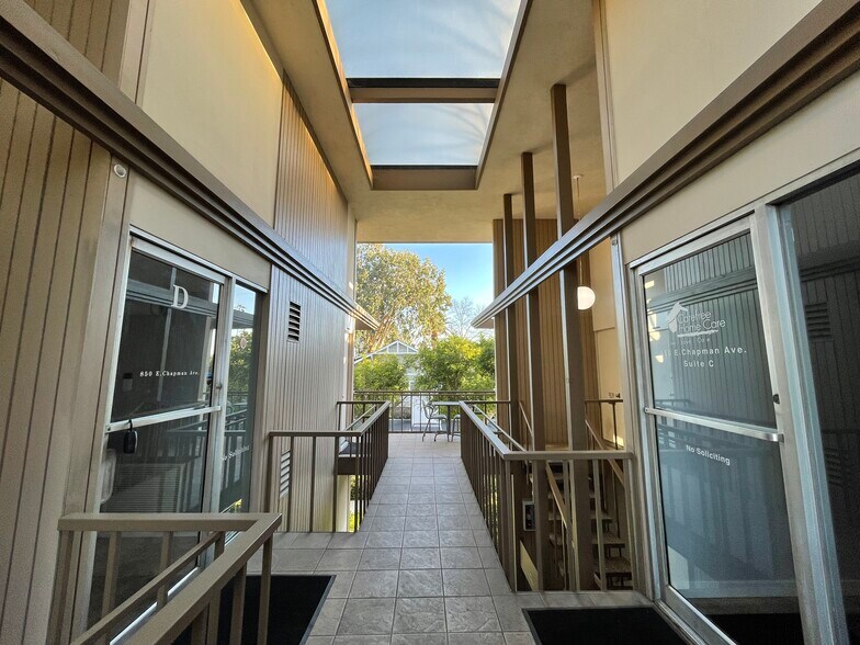 More Photos Of 850 E Chapman Ave, Orange Loft Creative Space For Lease