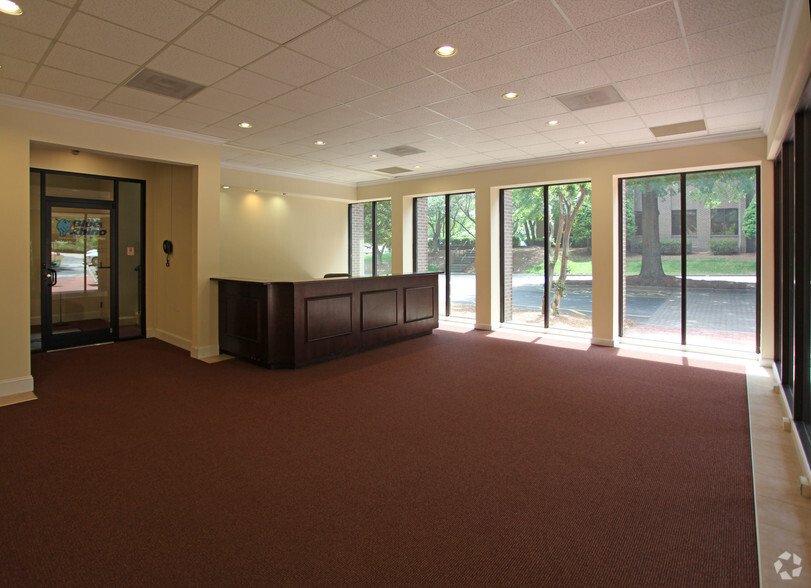 More Photos Of 470 W Hanes Mill Rd, Winston-Salem Office For Lease
