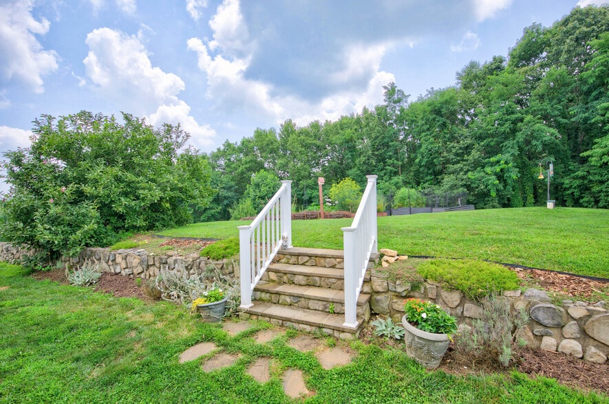 More Photos Of 1661 Turner Spur Rd, Fancy Gap Healthcare For Sale