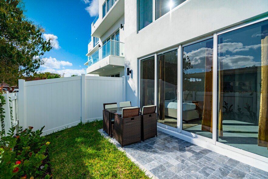 More Photos Of 1000-1006 N Riverside Dr, Pompano Beach Apartments For Sale