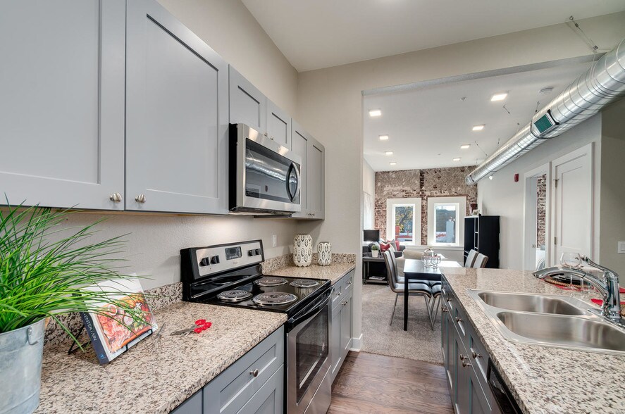 More Photos Of 300 S Logan St, Denver Apartments For Lease