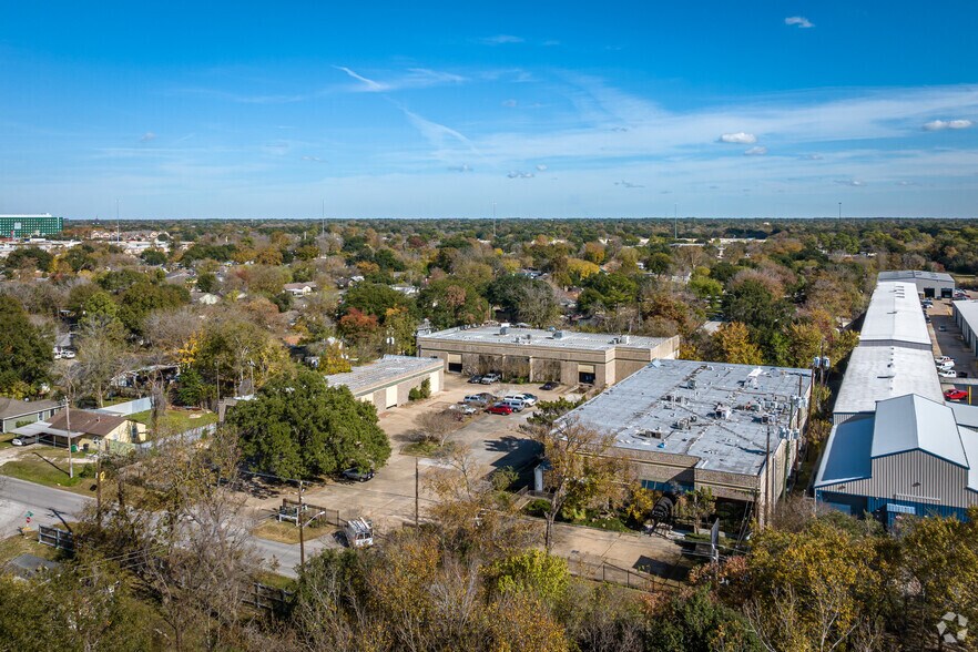 More Photos Of 3550-3560 Lang Rd, Houston Light Manufacturing For Sale