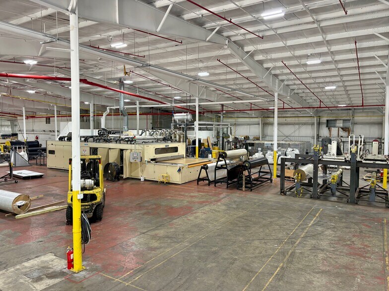 More Photos Of 1701 Conant St, Elkhart Manufacturing For Lease
