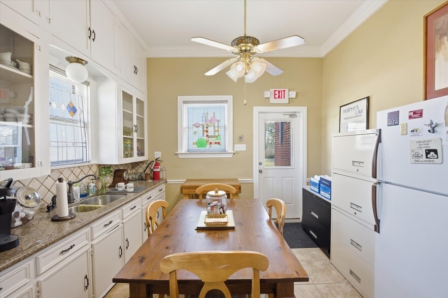 More Photos Of 717 E 1st St, Humble Office Residential For Sale