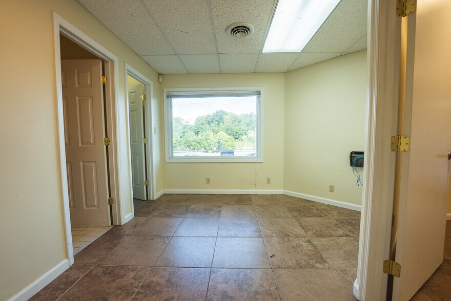 More Photos Of 690 N Franklin St, Christiansburg Office For Sale