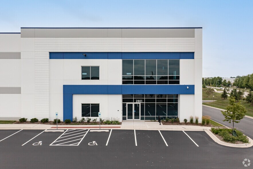 More Photos Of 2701 Galvin Dr, Elgin Warehouse For Lease