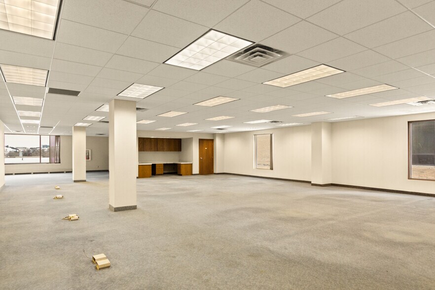 More Photos Of 17 1st Ave SW, Minot Bank For Sale