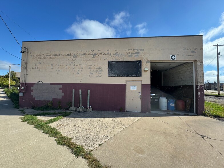 Primary Photo Of 311 N Superior St, Appleton Warehouse For Sale
