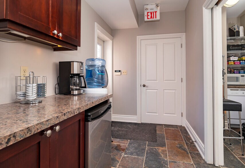 More Photos Of 6391 Main St, Whitchurch-Stouffville Storefront Retail Office For Lease