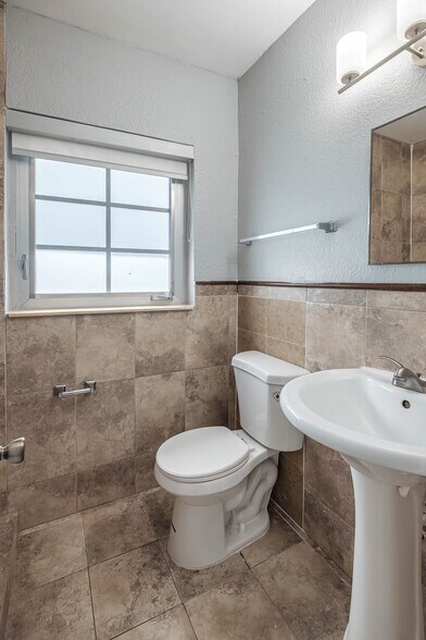 More Photos Of 951 Jefferson Ave, Miami Beach Multifamily For Sale