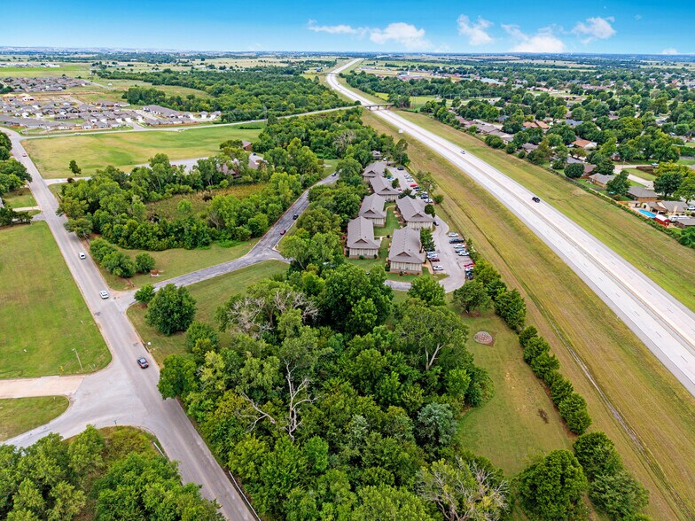 More Photos Of 3000 S 9th St, Chickasha Apartments For Sale