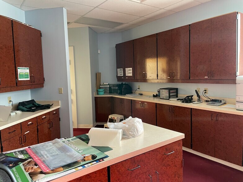 More Photos Of 3555 N Glenstone Ave, Springfield Bank For Sale