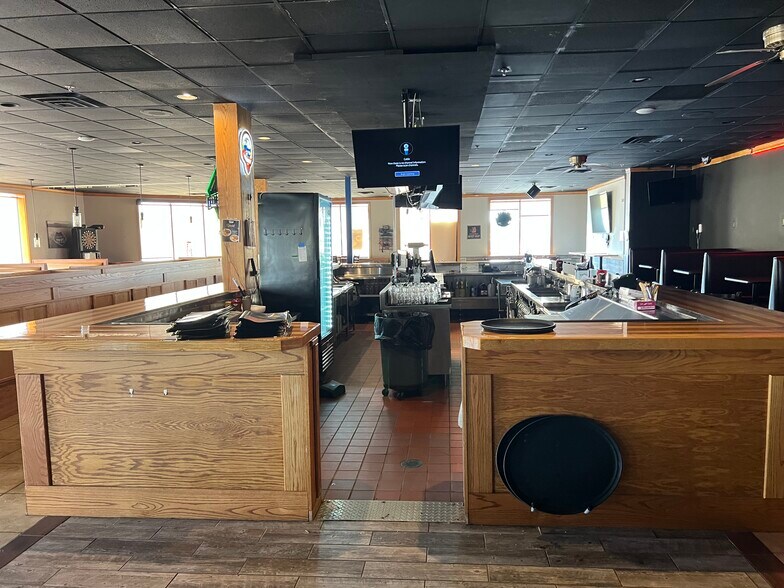 More Photos Of 1900-1940 E County Road D, Saint Paul Unknown For Lease