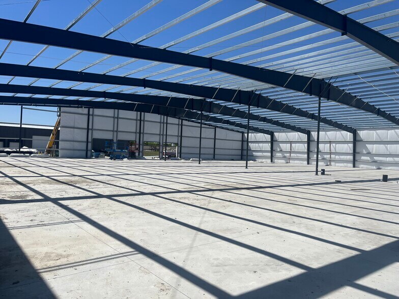 More Photos Of 20460 185th Ter, Spring Hill Warehouse For Lease