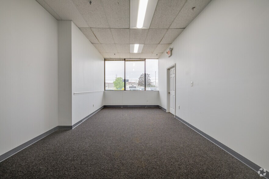 More Photos Of 450-460 Veterans Dr, Burlington Light Distribution For Lease
