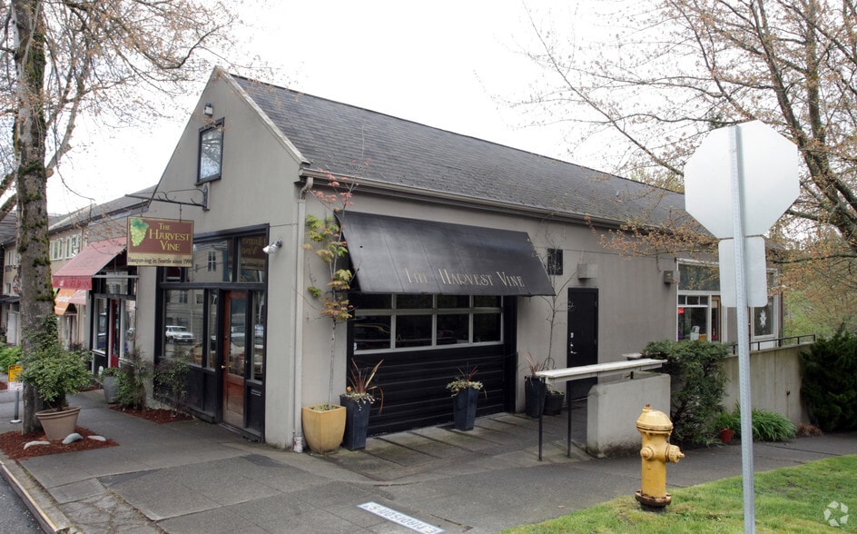 More Photos Of 2701-2703 E Madison St, Seattle Storefront For Lease