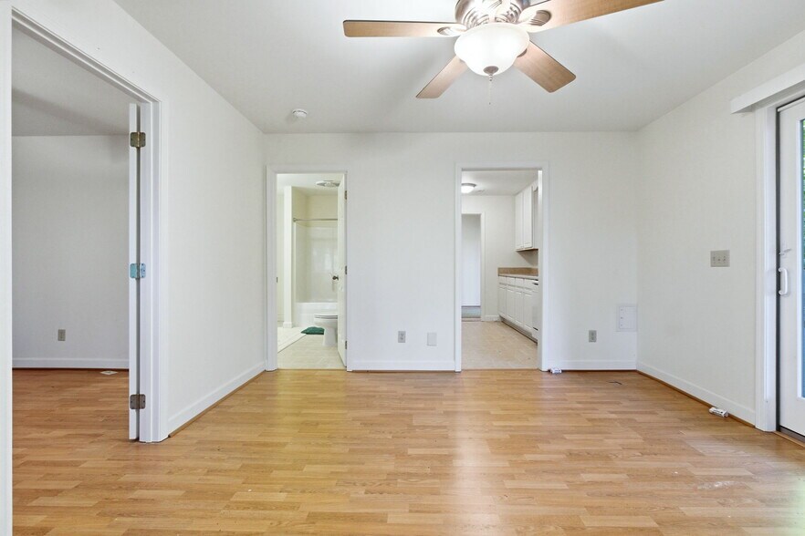 More Photos Of 267 Stinson Dr, Clinton Specialty For Sale