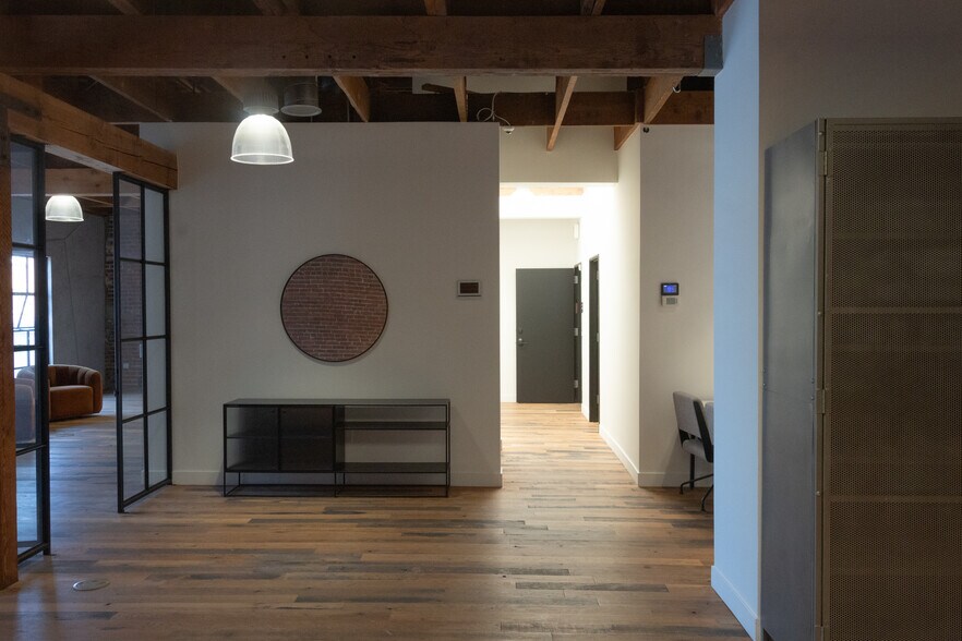 More Photos Of 58 Windward Ave, Venice Storefront Retail Office For Lease