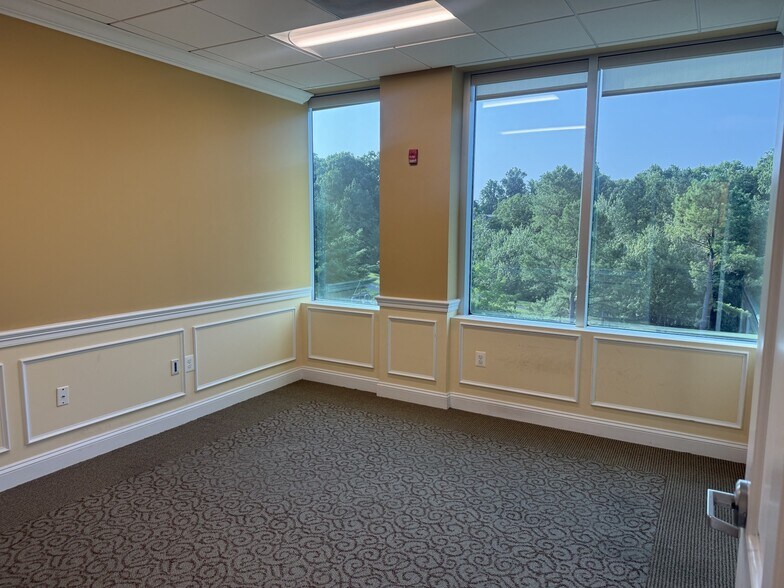 More Photos Of 7915 Lake Manassas Dr, Gainesville Office For Sale