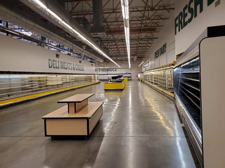 More Photos Of 26905-26953 Mission Blvd, Hayward Unknown For Lease