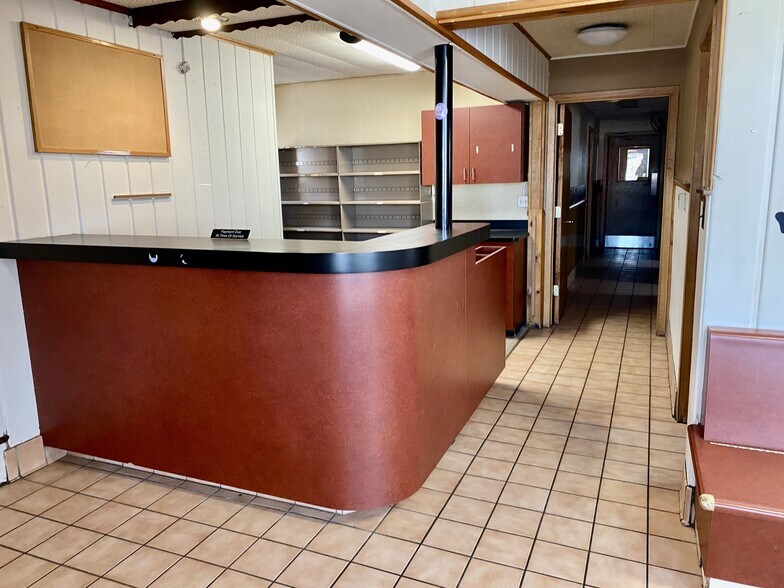 More Photos Of 3805 S Kinnickinnic Ave, Milwaukee Office Residential For Lease