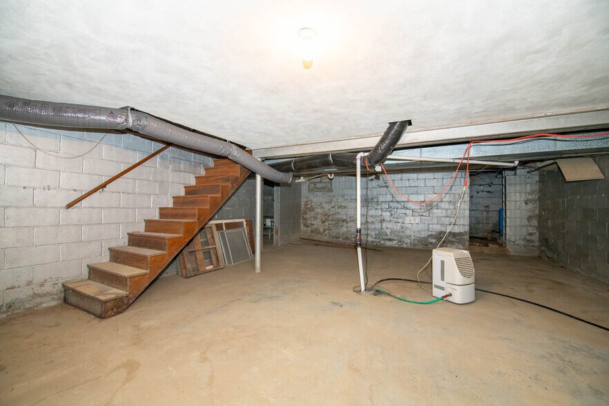 More Photos Of 950 W Jefferson St, Franklin Medical For Sale