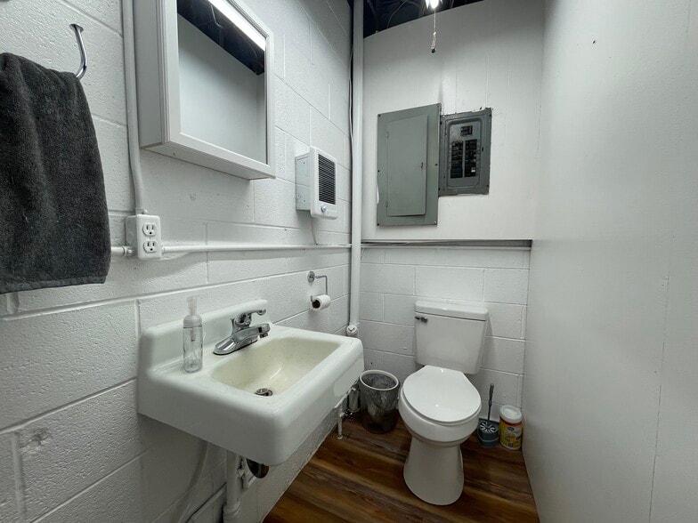 More Photos Of 11 Bell Ave, Denton Flex For Sale