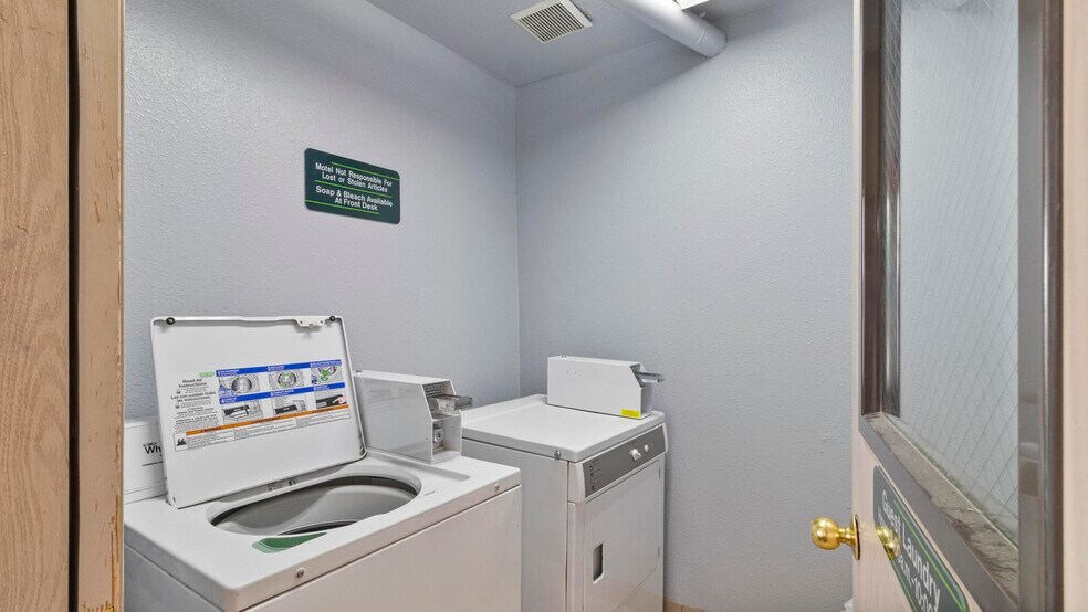 More Photos Of 1509 6th St, Wells Hotel For Sale