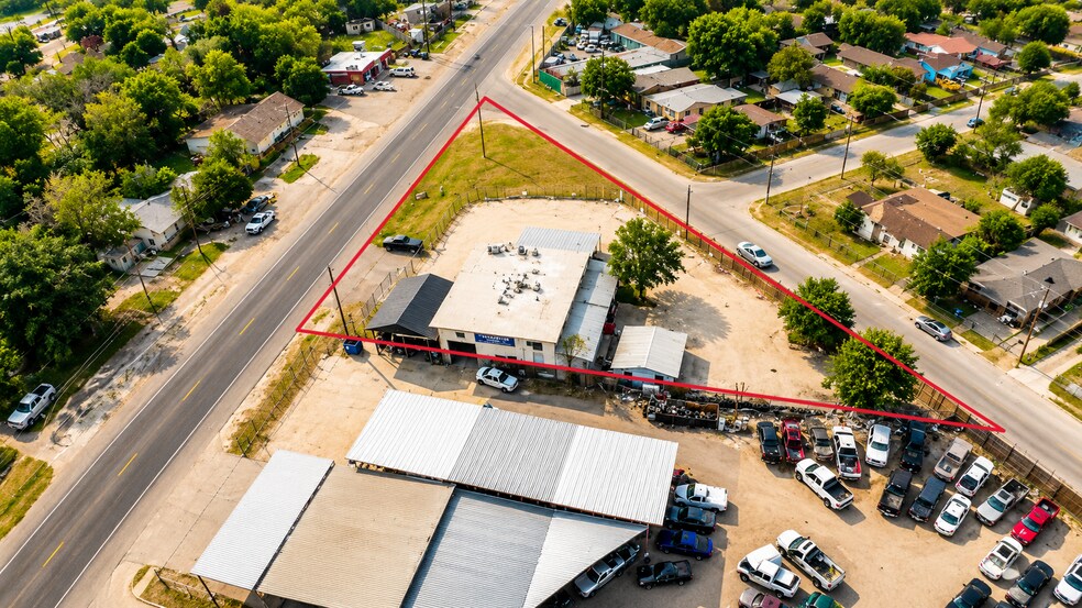 More Photos Of 7402 New Laredo Hwy, San Antonio Freestanding For Sale