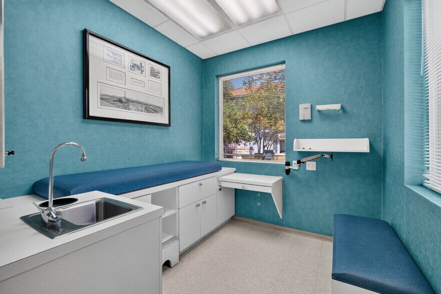 More Photos Of 4100 Duval Rd, Austin Medical For Sale