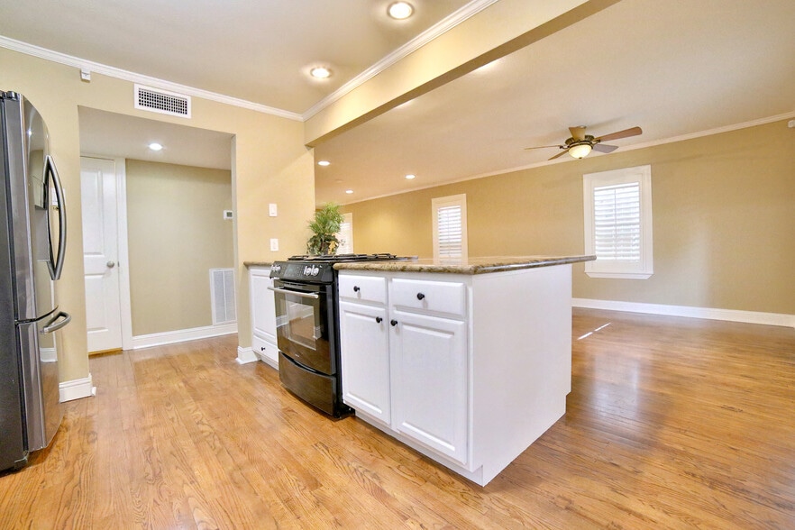 More Photos Of 2625 Peckham St, Houston Office Residential For Lease