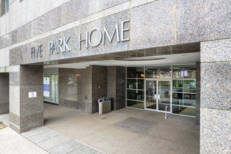 More Photos Of 5 Park Home Ave, Toronto Office For Lease