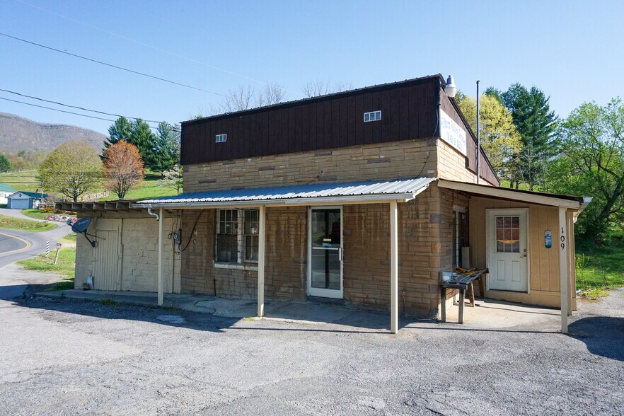 More Photos Of 109 Wilburn Valley Rd, Pearisburg General Retail For Sale
