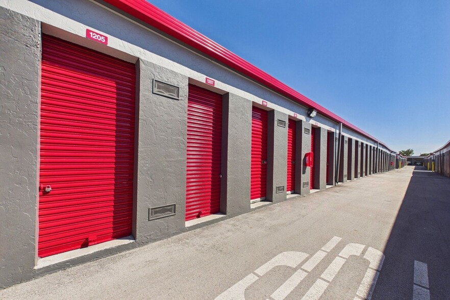 More Photos Of 450 Ansin Blvd, Hallandale Beach Self Storage For Sale