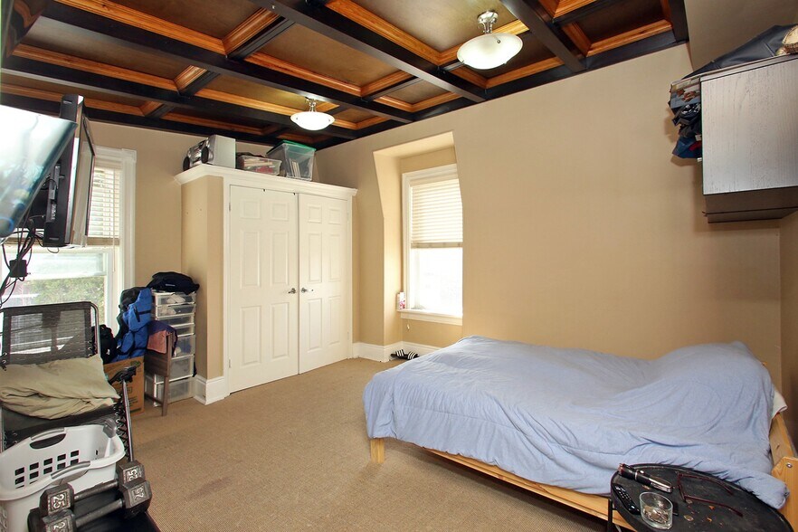 More Photos Of 10-12 Centre St, Markham Office Residential For Sale