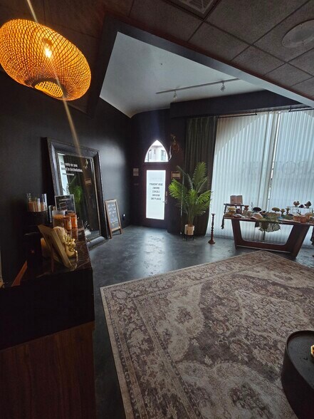 More Photos Of 511 E Balboa Blvd, Newport Beach Storefront Retail Residential For Lease