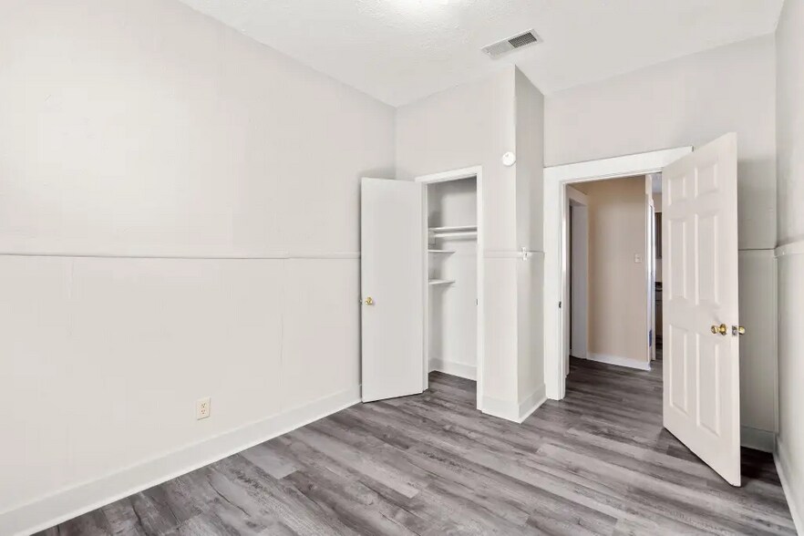 More Photos Of 2001 E Grand Ave, Marshall Office For Sale