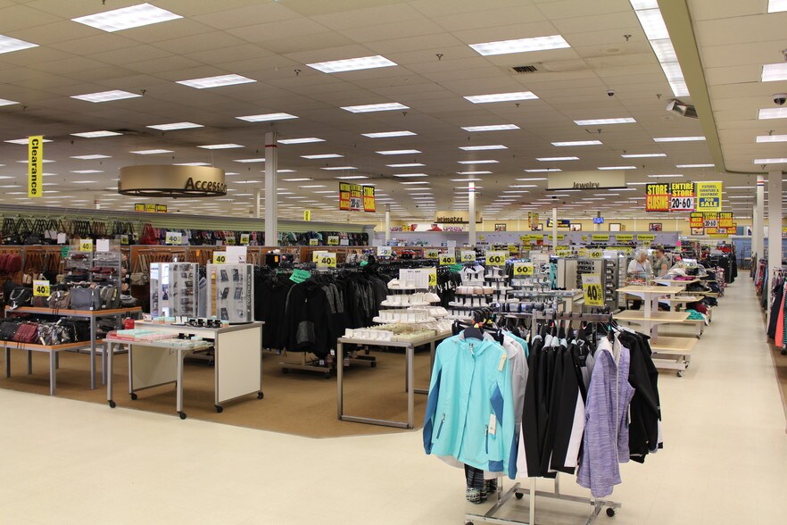 More Photos Of 301 Northwest Byp, Great Falls Freestanding For Lease