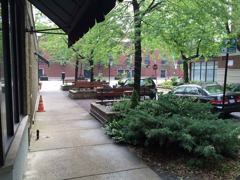 More Photos Of 1206 W Rosedale Ave, Chicago Storefront Retail Office For Lease