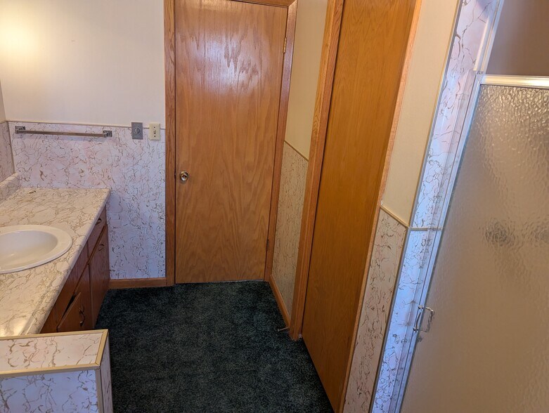 More Photos Of 340 Elm St E, Canova Sports And Entertainment For Sale