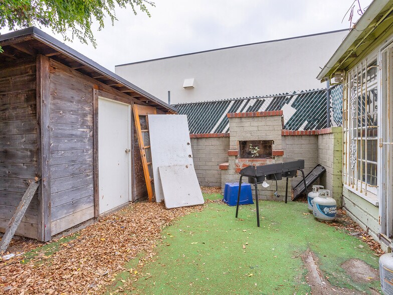 More Photos Of 10746 Magnolia Blvd, North Hollywood Medical For Sale