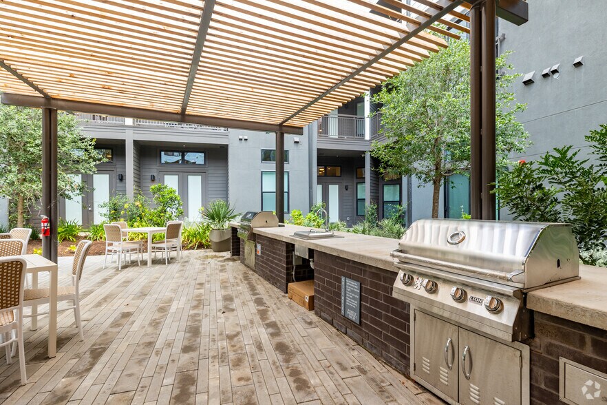 More Photos Of 1414 E 51st St, Austin Apartments For Lease
