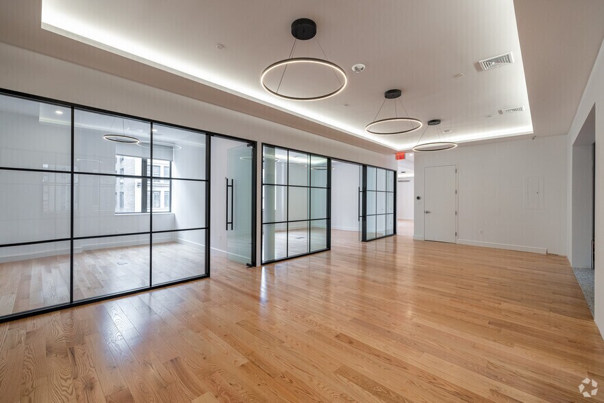More Photos Of 156 Fifth Ave, New York Coworking Space