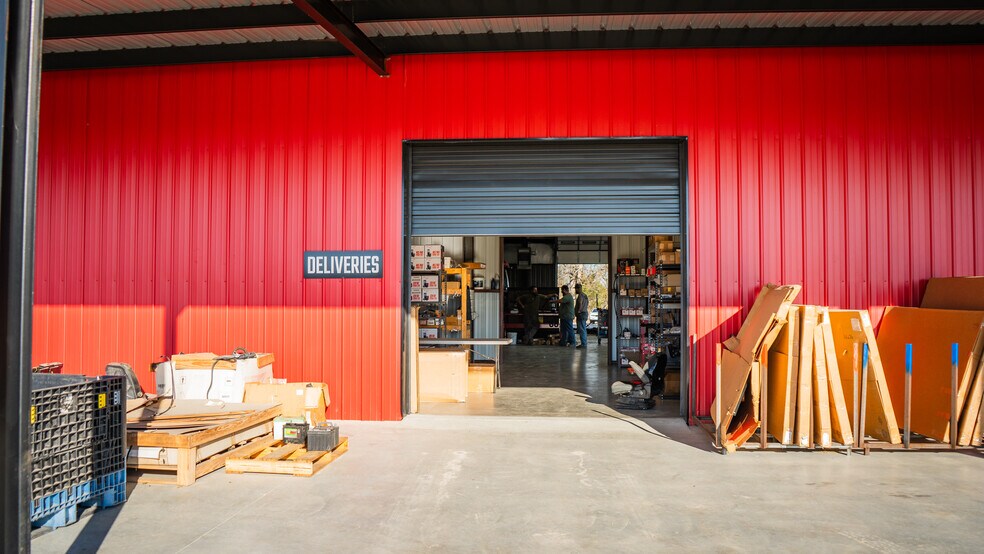 More Photos Of 1885 17th NE st, Paris General Retail For Sale