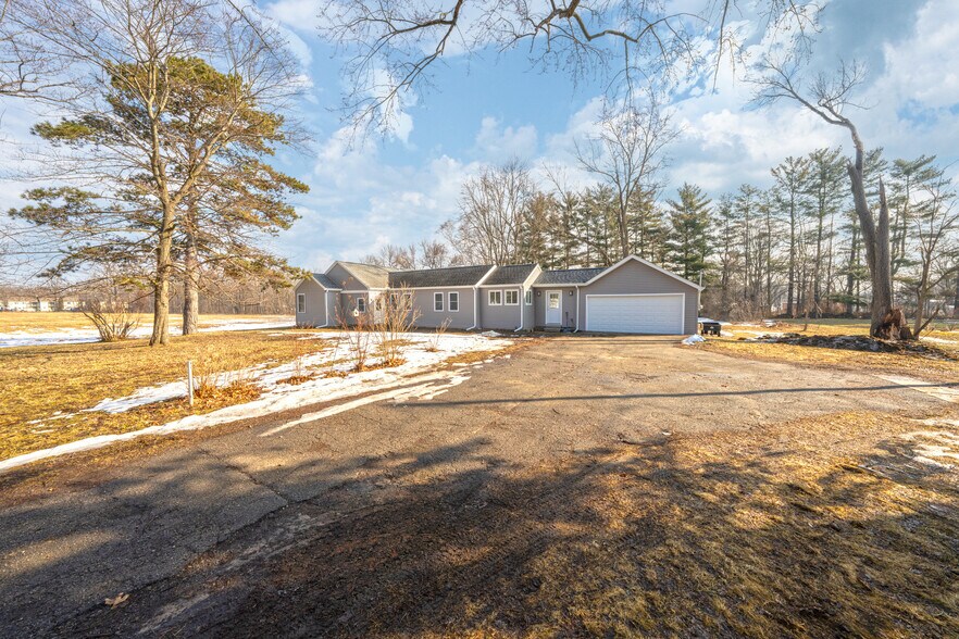 More Photos Of 15087 N Holly Rd, Holly Office For Sale