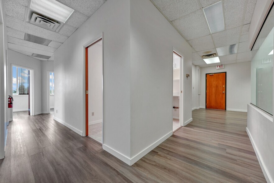 More Photos Of 11861 88 Av, Delta Office For Lease