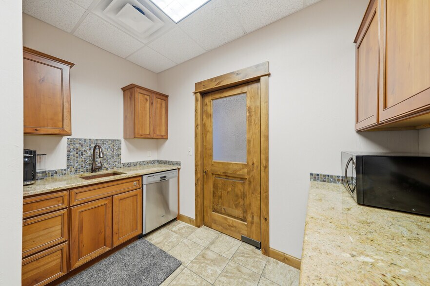 More Photos Of 1940 W Dickerson St, Bozeman Office For Lease
