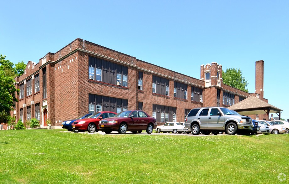 More Photos Of 144 Main St, Phelps Coworking Space