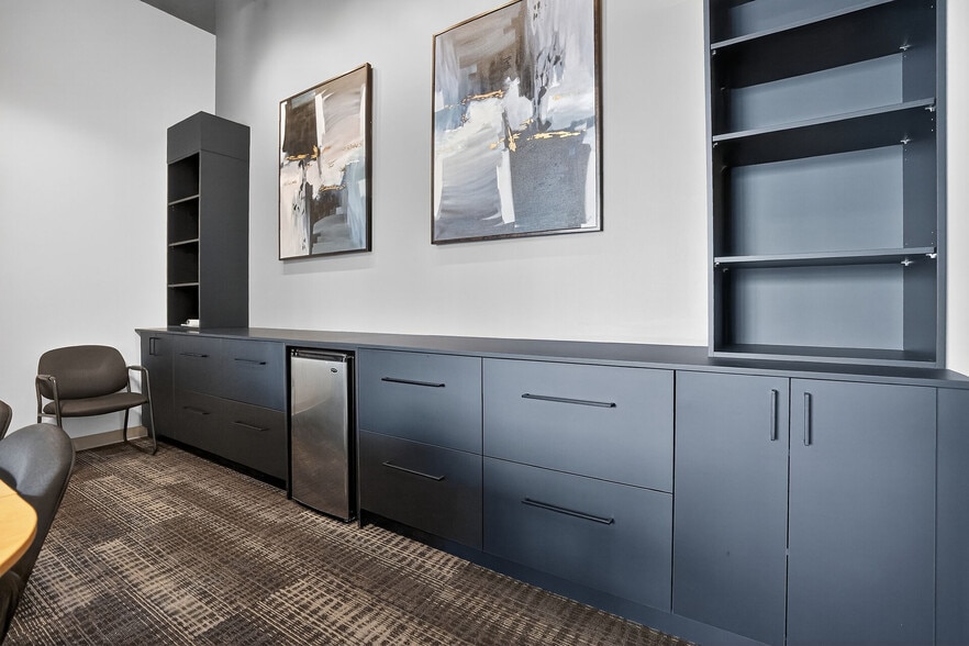 More Photos Of 812 Dundas St, London Freestanding For Sale