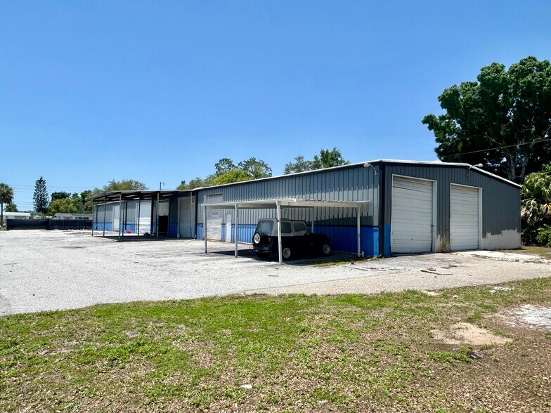 More Photos Of 2300 Grand Blvd, Holiday Flex For Sale